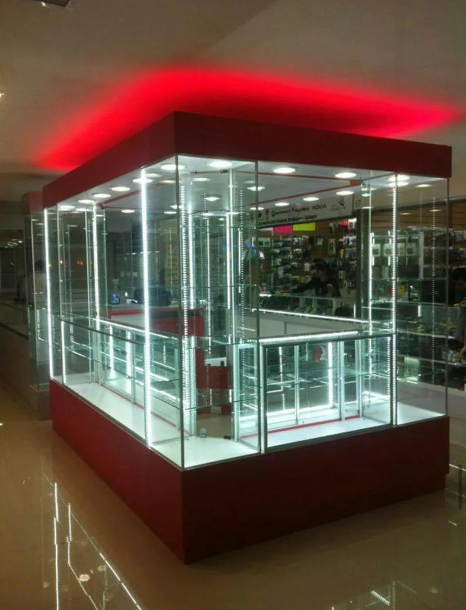 Video de vitrina iluminada para exhibición comercial en punto de venta